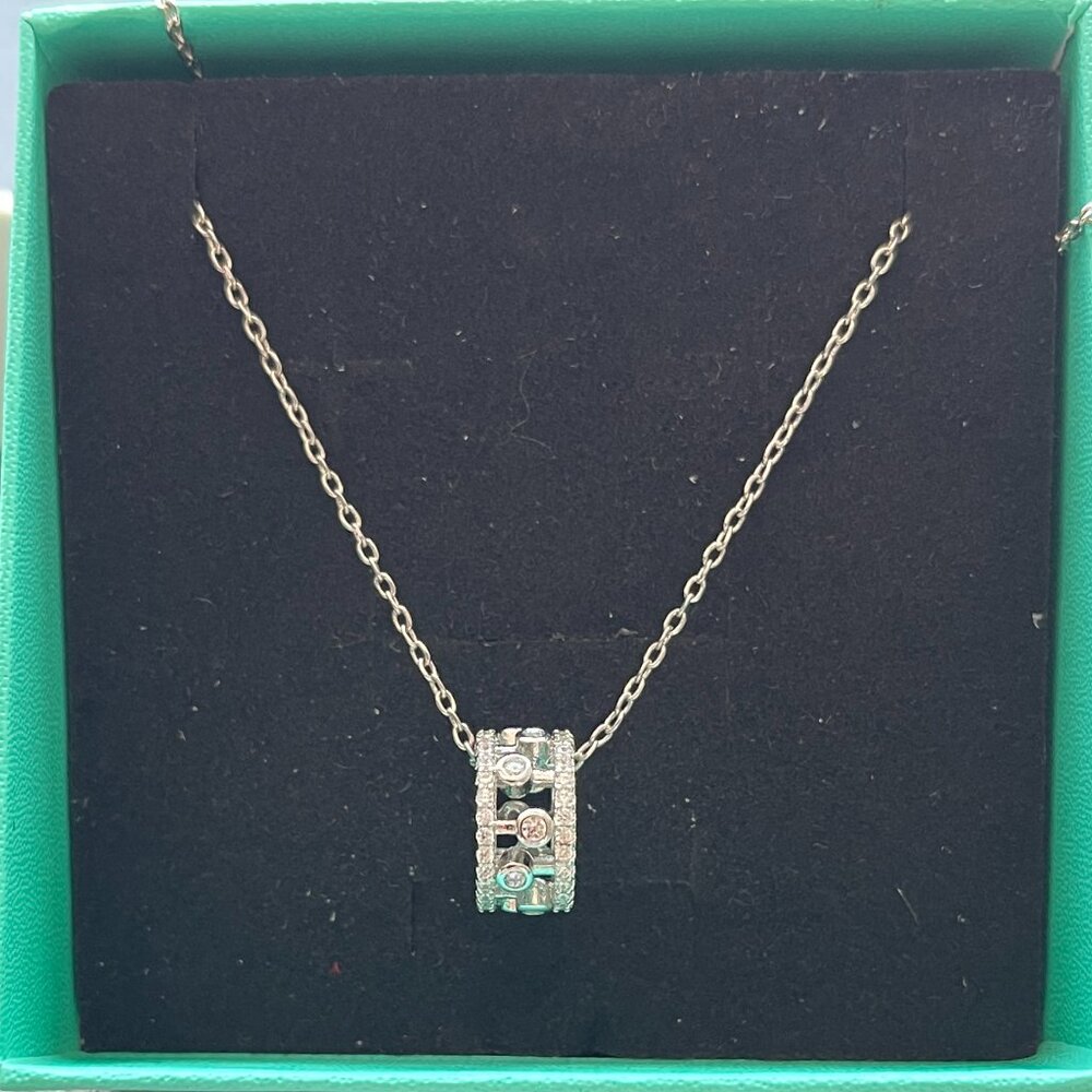 Elegant Silver Pendant Necklace – Sparkling Crystal Accents – Gift Ready